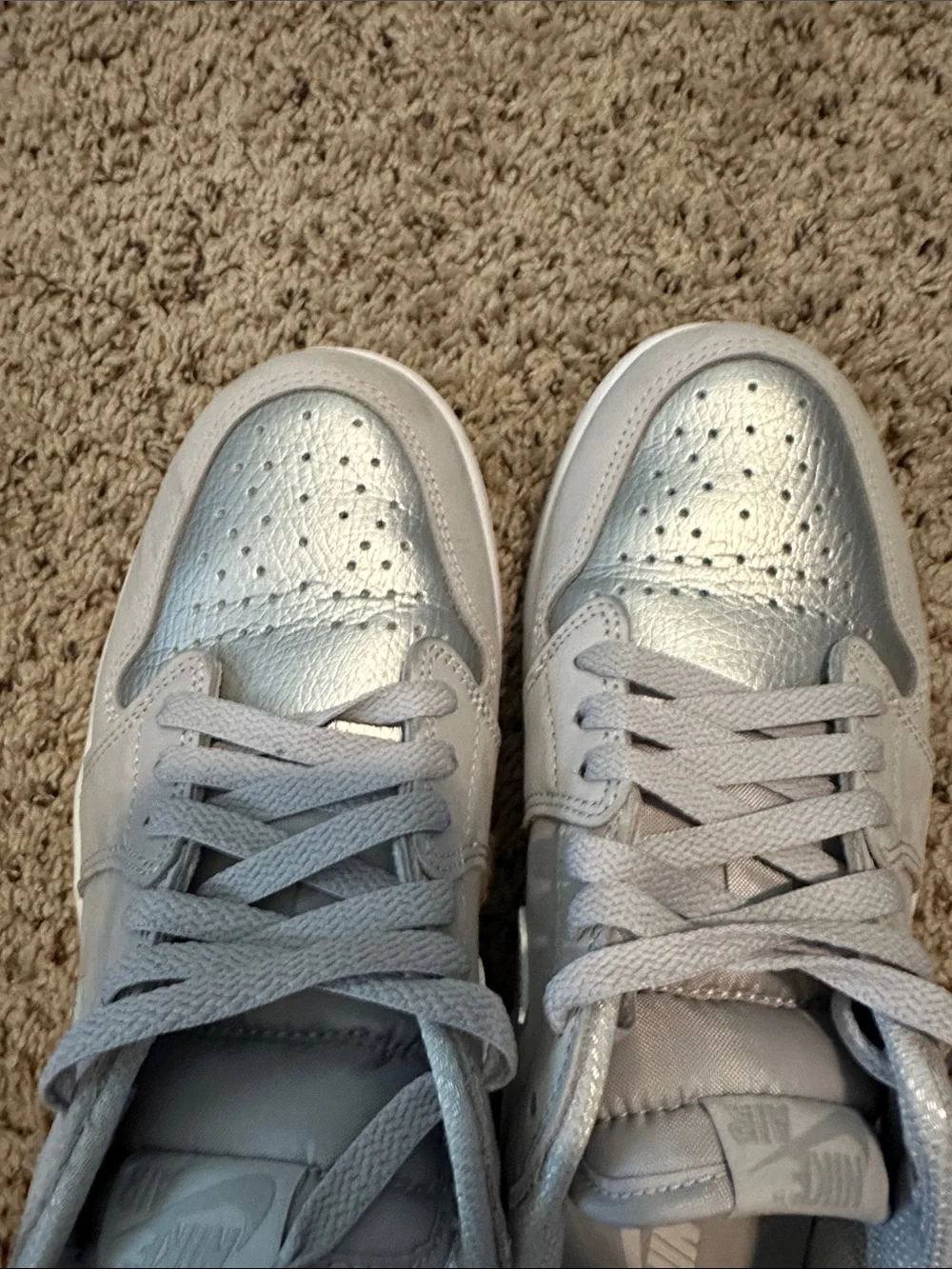 Nike Mens 9.5 Low-Top Air Jordan Sneakers in Silver & Light Gray ❤️❤️❤️